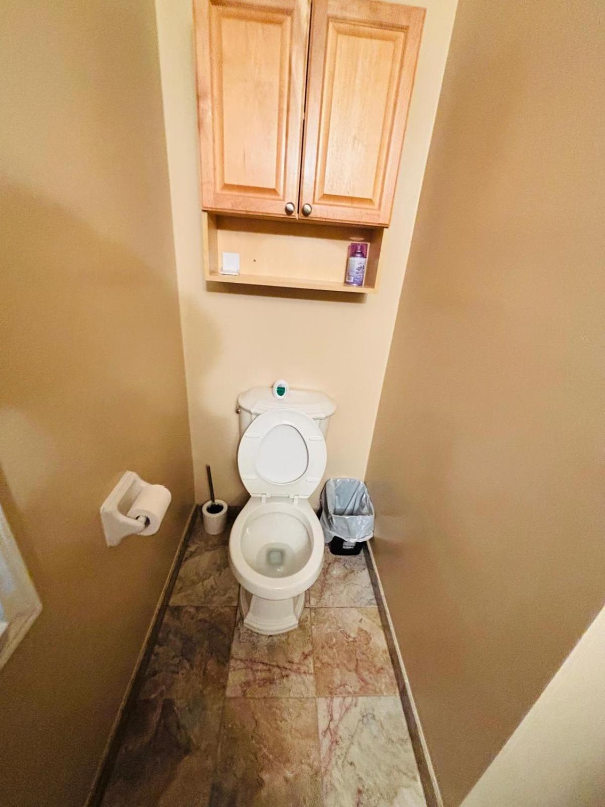 Room With Private Patio Next To Toronto Airport Mississauga Zewnętrze zdjęcie