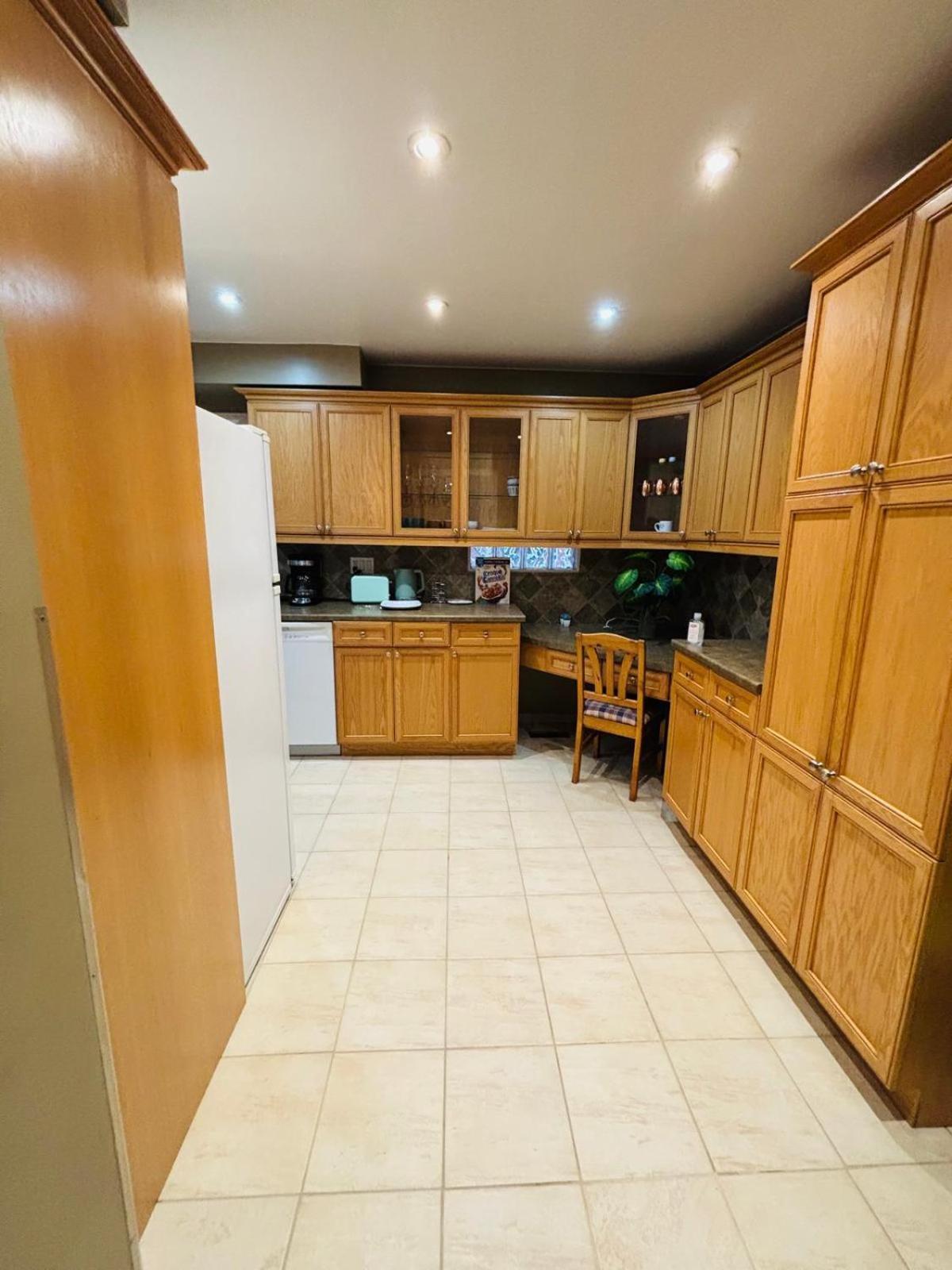Room With Private Patio Next To Toronto Airport Mississauga Zewnętrze zdjęcie