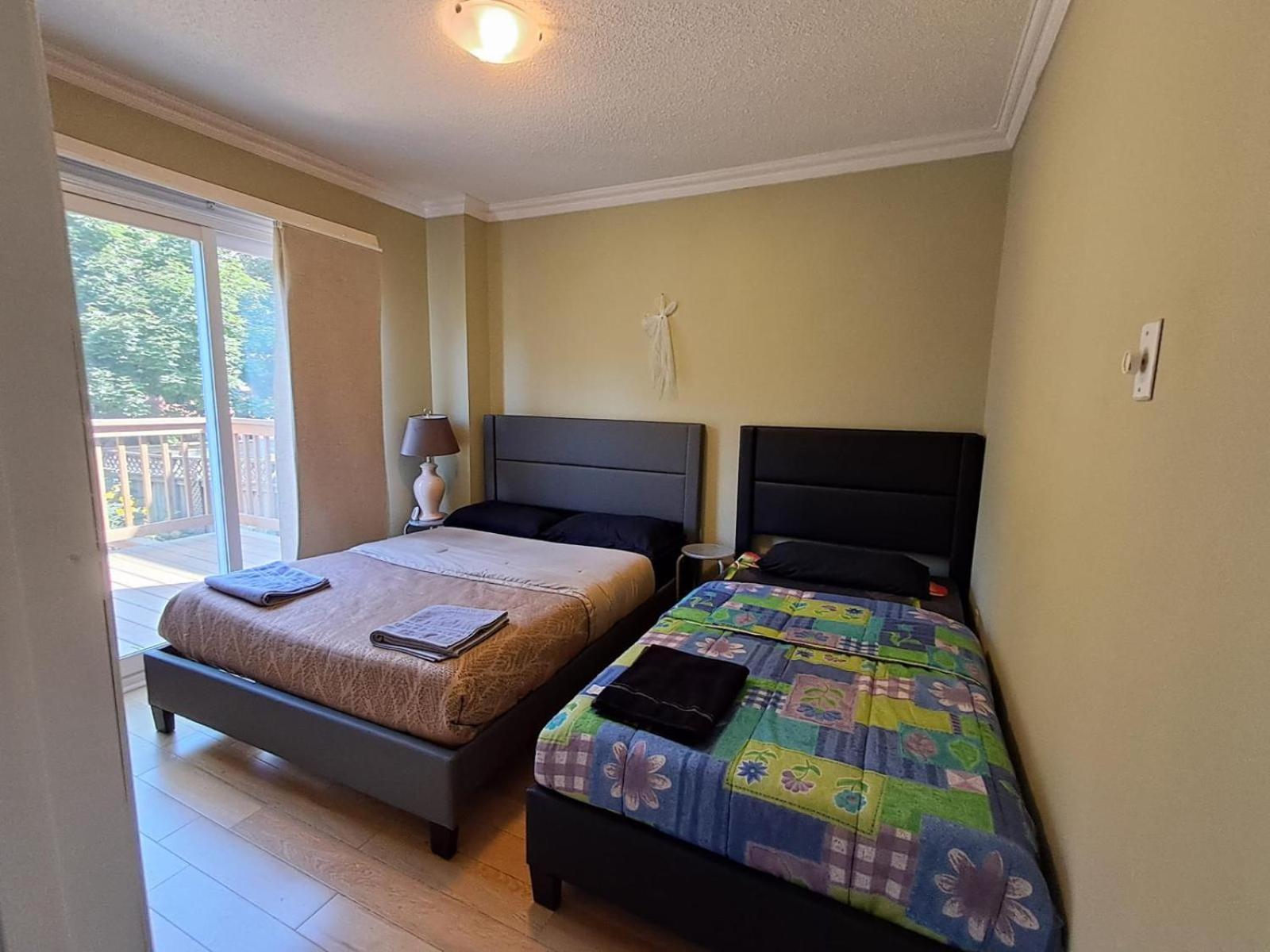 Room With Private Patio Next To Toronto Airport Mississauga Zewnętrze zdjęcie