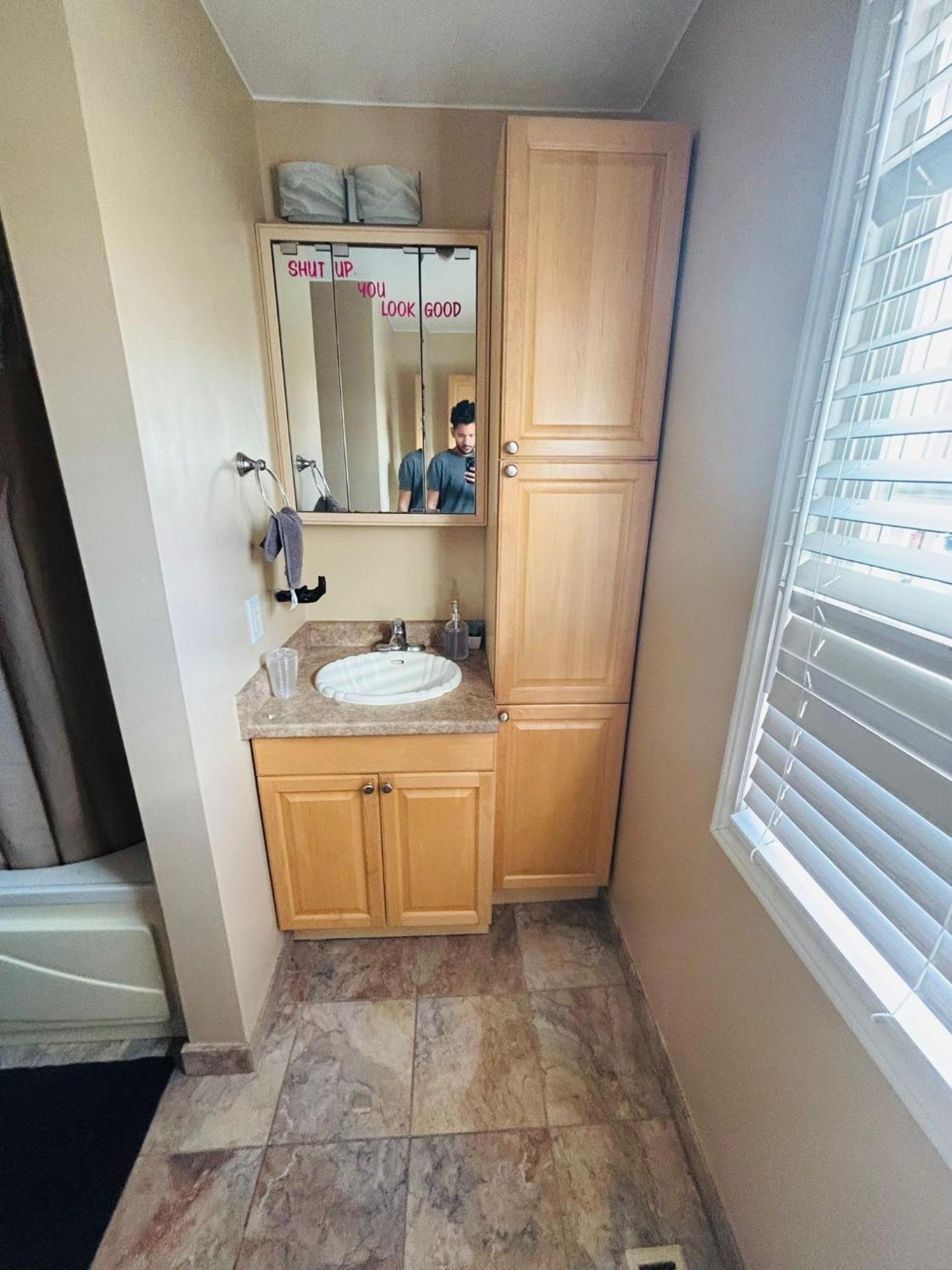 Room With Private Patio Next To Toronto Airport Mississauga Zewnętrze zdjęcie
